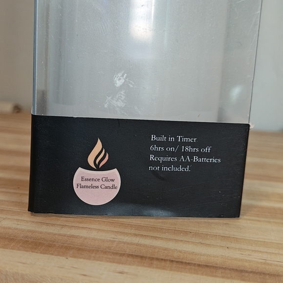 White LED Battery Op Candle. New In Box With Built In Timer - Picture 3 of 3